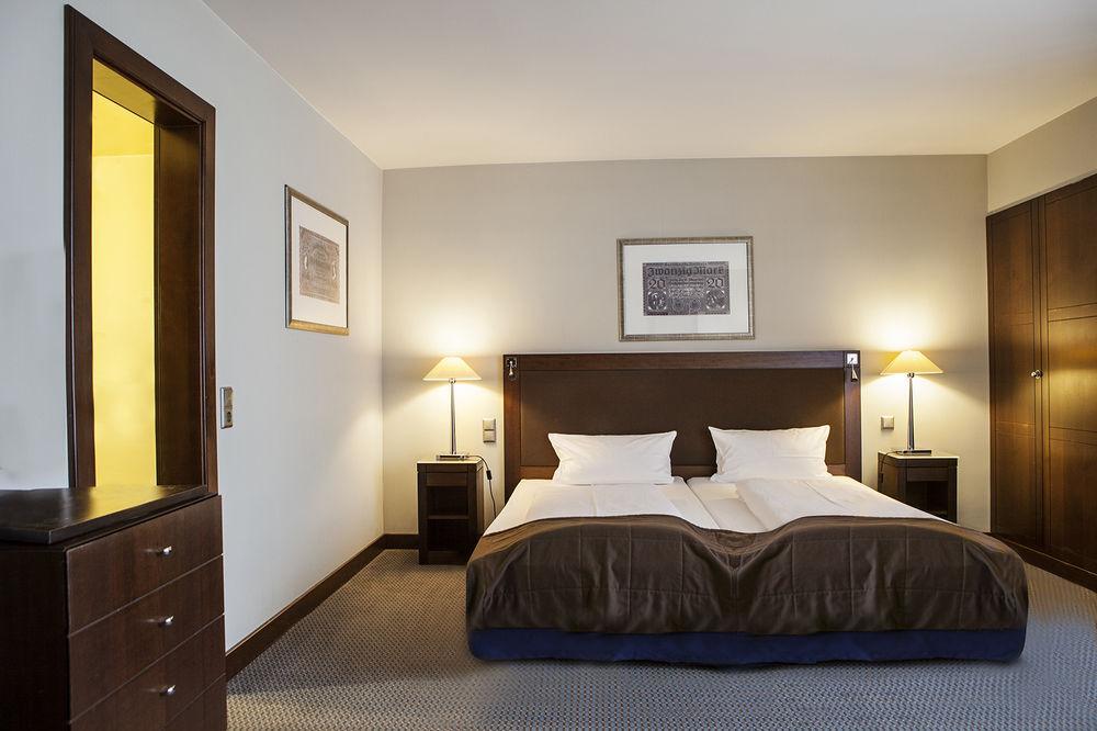 Savigny Frankfurt 4*