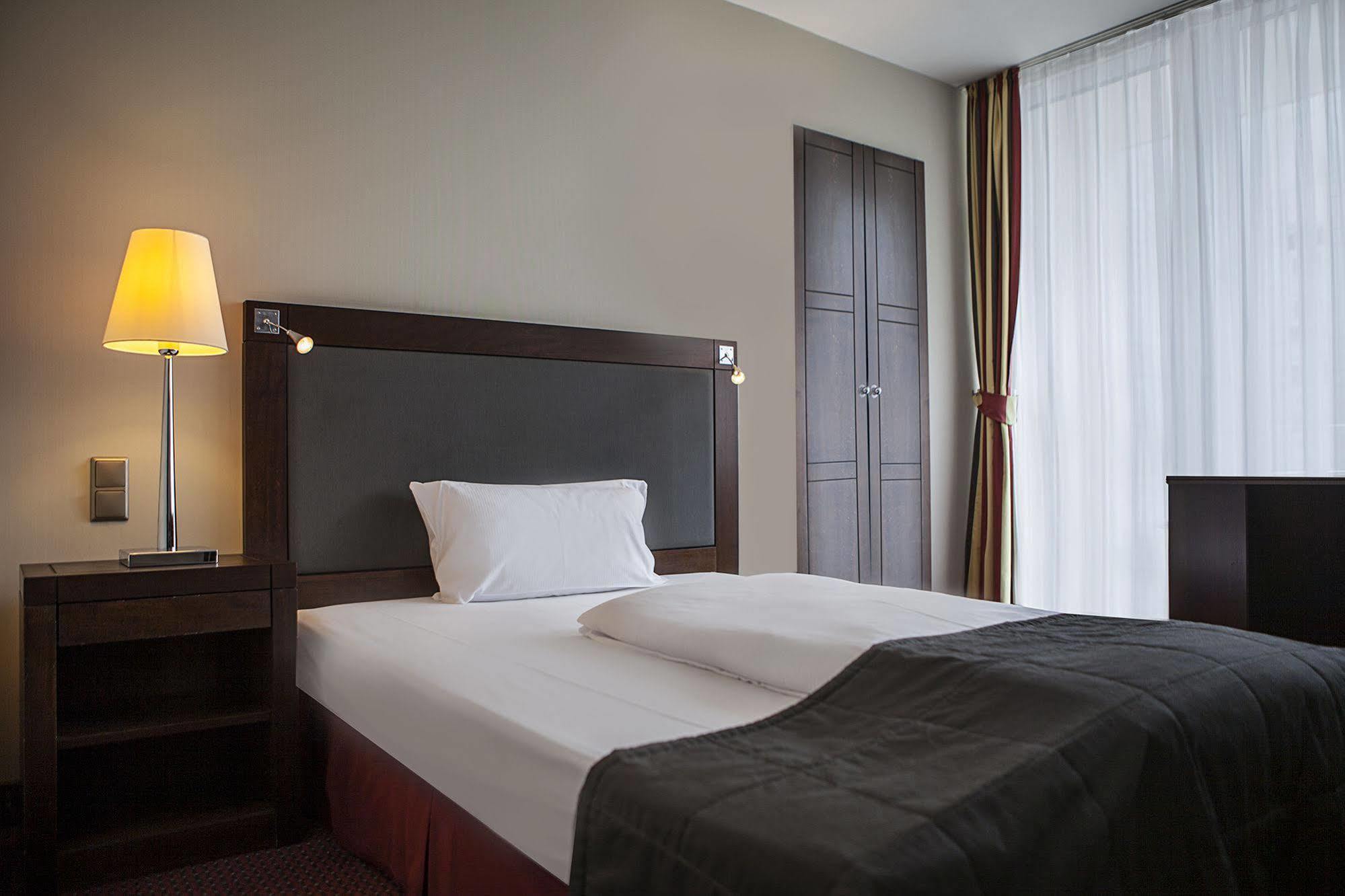 Savigny Frankfurt 4*